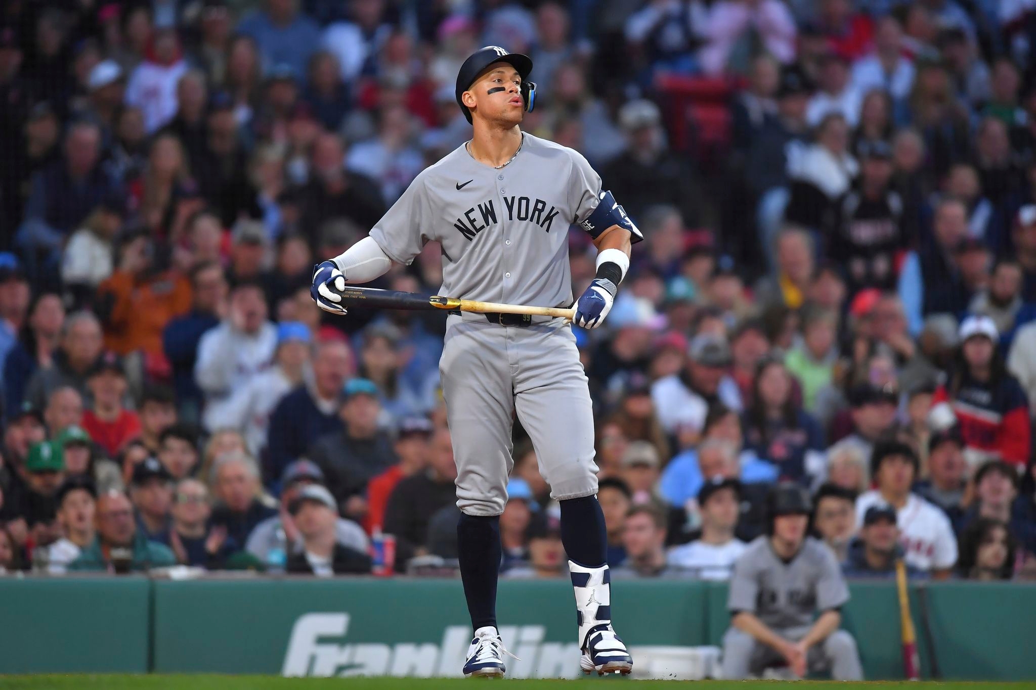 Red Sox manager Alex Cora and Yankees slugger Aaron Judge create happy moment for Cora's twin boys