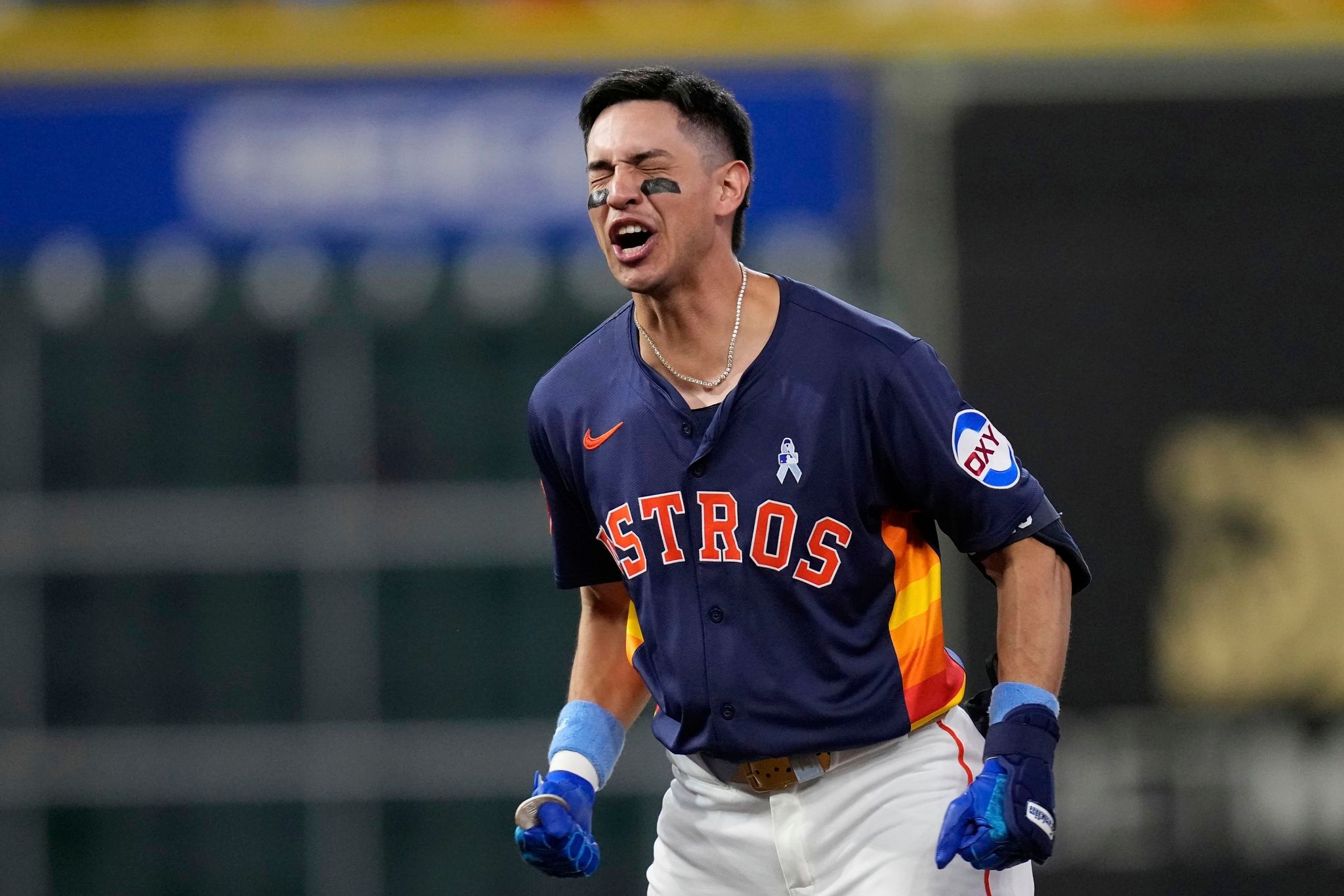 Mauricio Dubón's walk-off single lifts Astros over Twins 2-1, sweep 3-game series