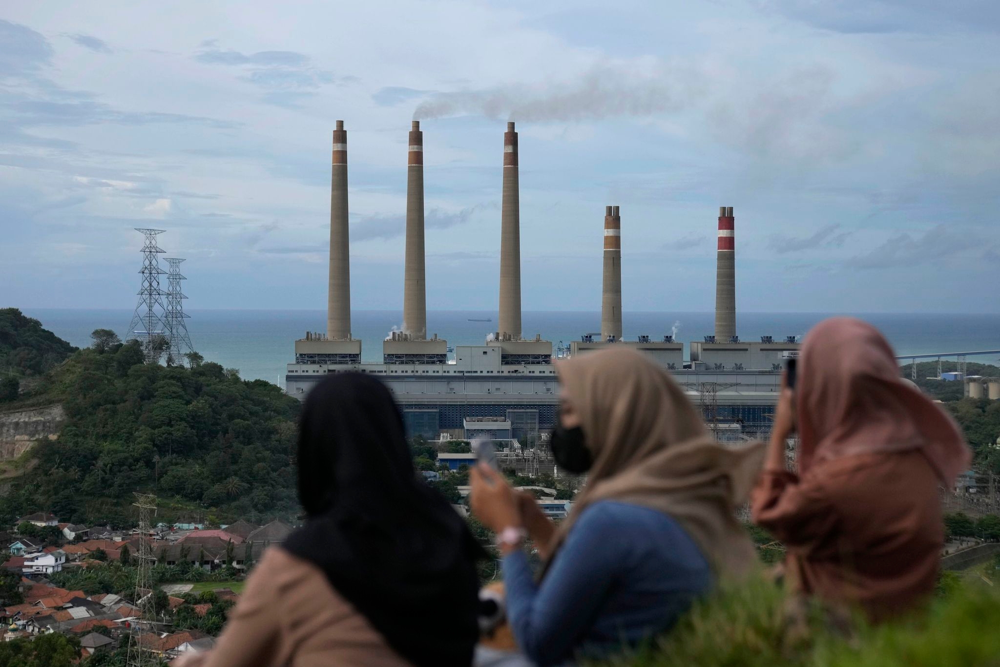 Indonesian coal industry risking a tough transition as demand declines, report says