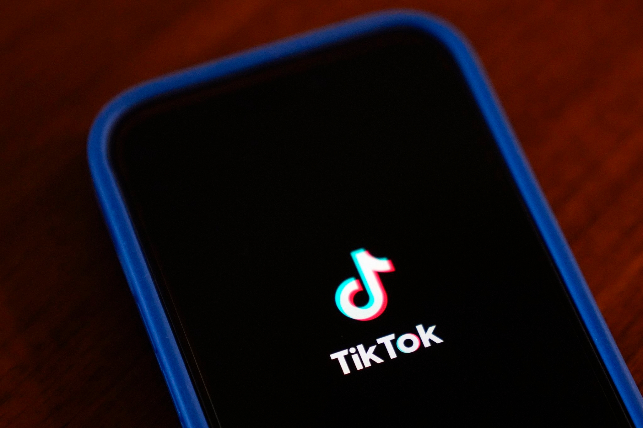 Dutch government recommends children under 15 stay off TikTok and Instagram