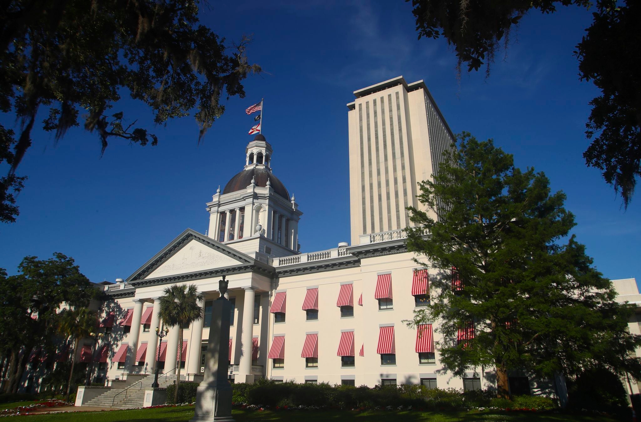 Florida lawmakers pass charter school expansion on last day of session