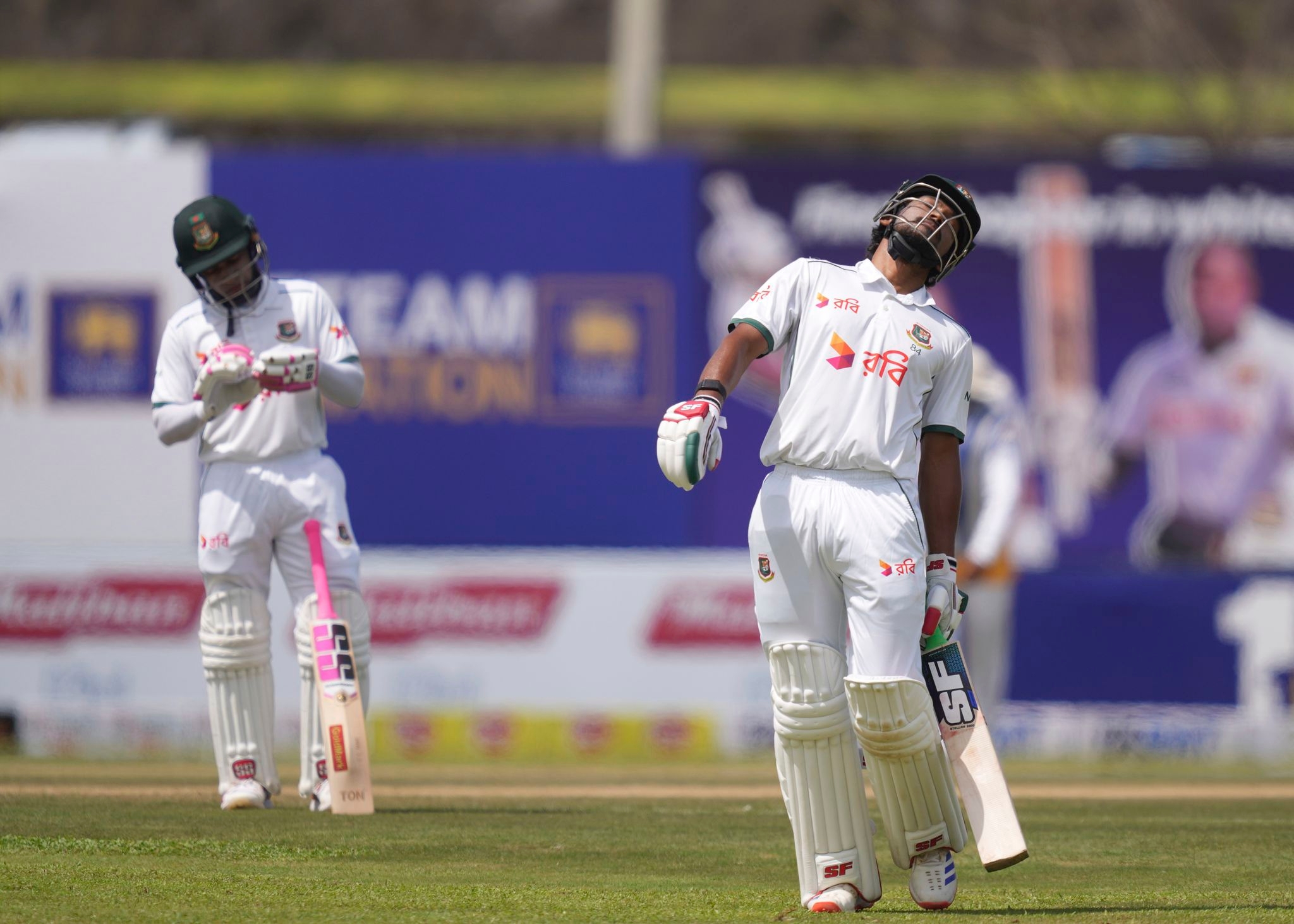 Mushfiqur Rahim's unbeaten 141 lifts Bangladesh to 383-4 at lunch on Day 2 against Sri Lanka