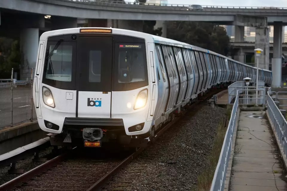 Fire near tracks causes disruption in BART service between Hayward and Union City