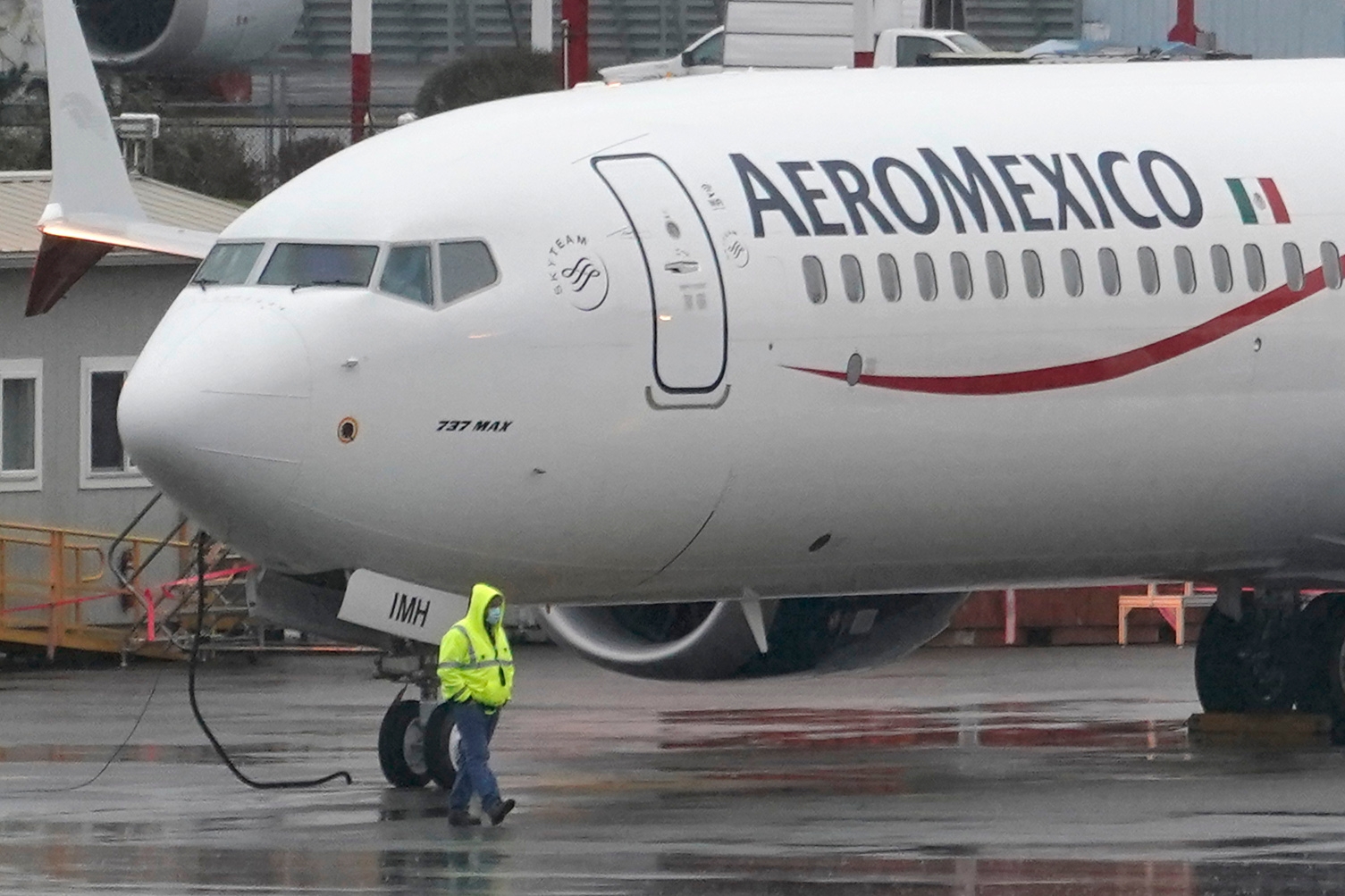 NTSB urges quick fix on Boeing plane engines to prevent smoke from filling cabin after a bird strike