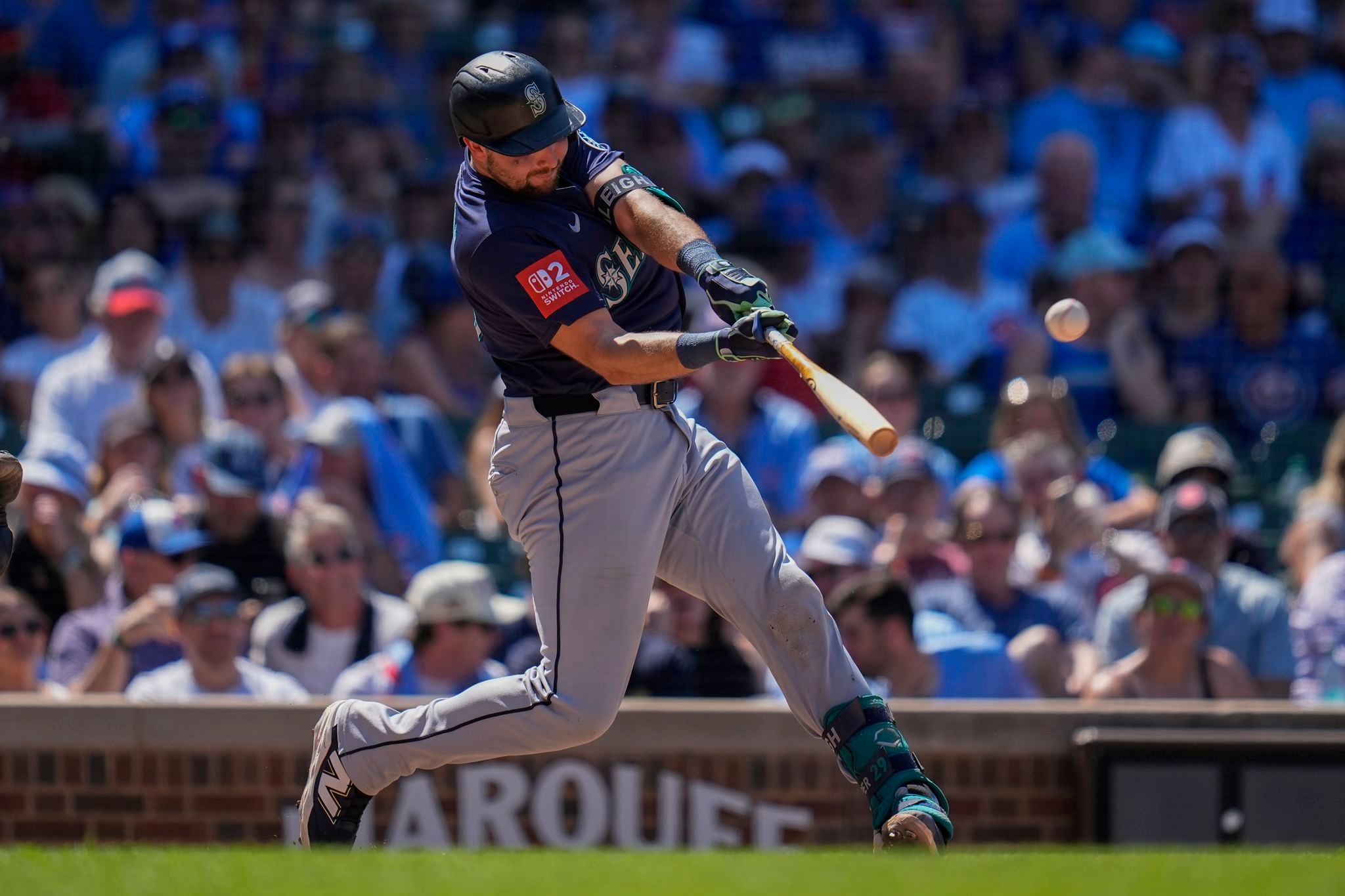 Raleigh homers twice, breaks Bench's record in the Mariners' 9-4 victory over the Cubs