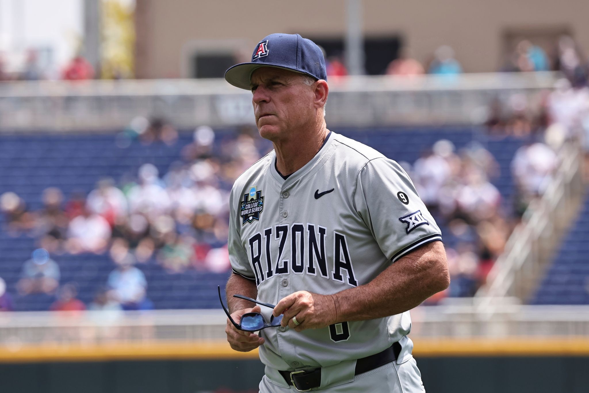 Arizona extends baseball coach Chip Hale's contract 4 years through 2030