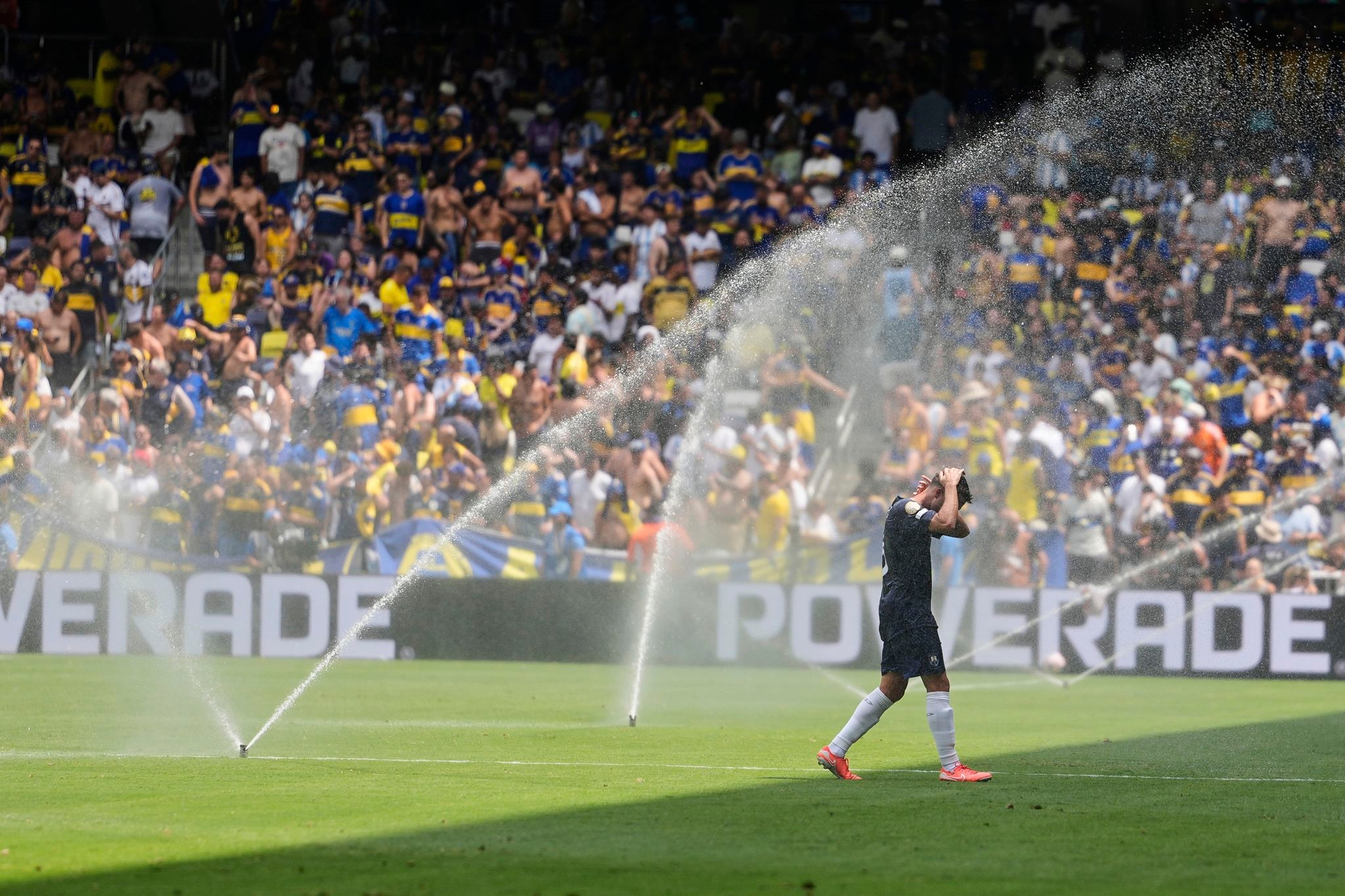 Players and fans at the Club World Cup are coping with high temperatures as a heat wave hits US