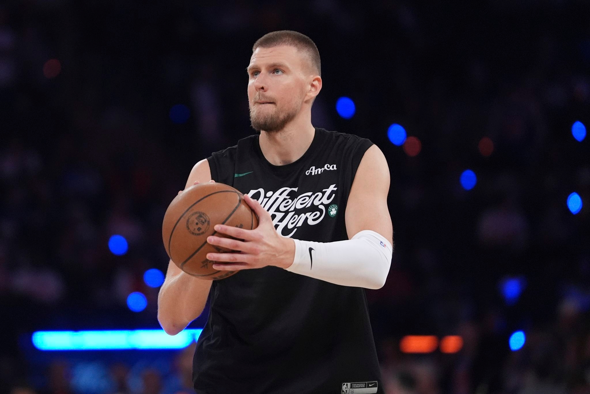 Porzingis going to Hawks in a 3-team trade agreement, AP source says