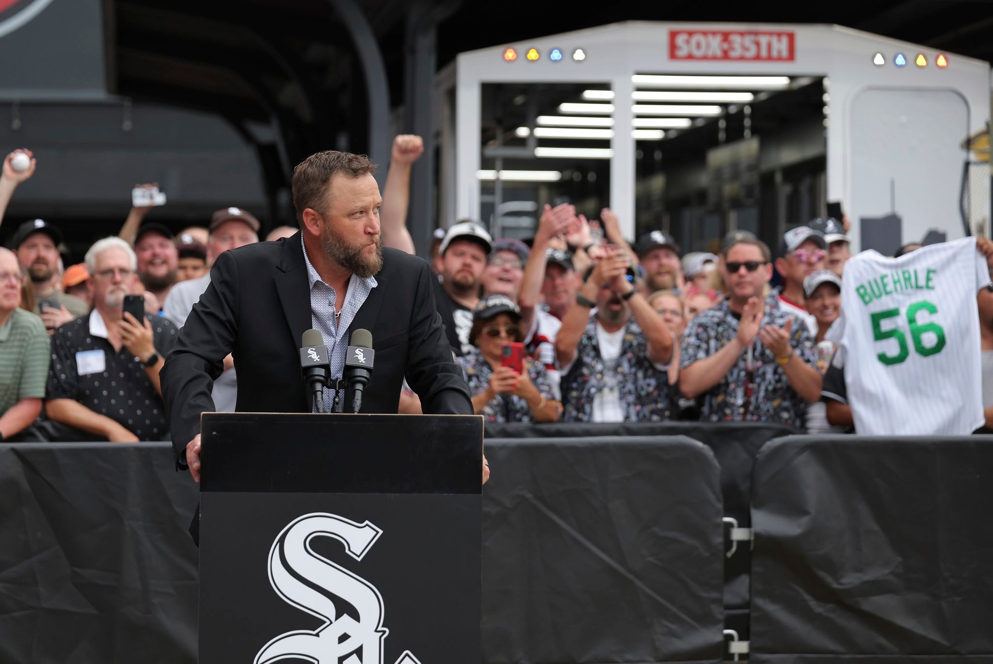 White Sox unveil statue of Mark Buehrle at Rate Field
