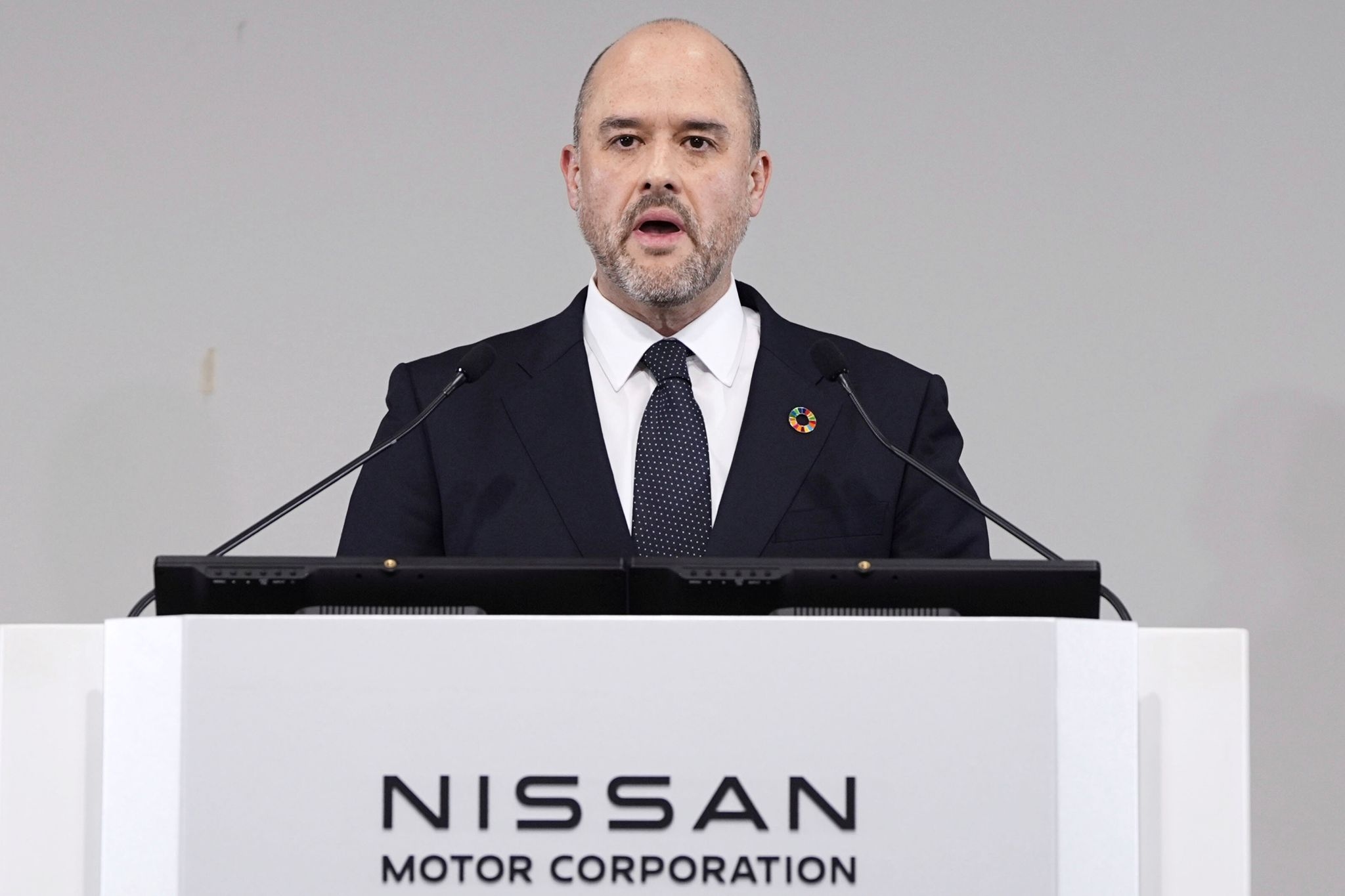 Nissan racks up red ink, but the Japanese automaker promises a return to profit later this year