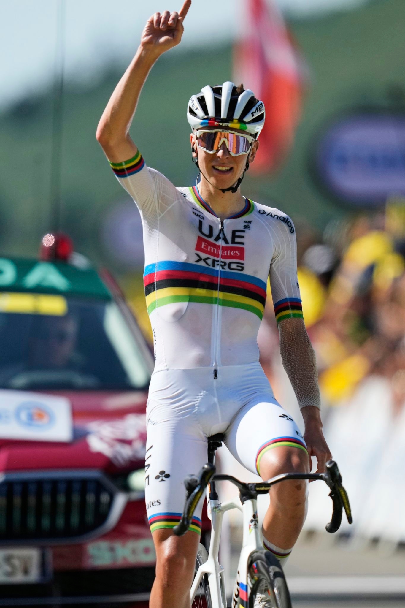 Pogačar powers to big Pyrenees win to reclaim Tour de France yellow jersey