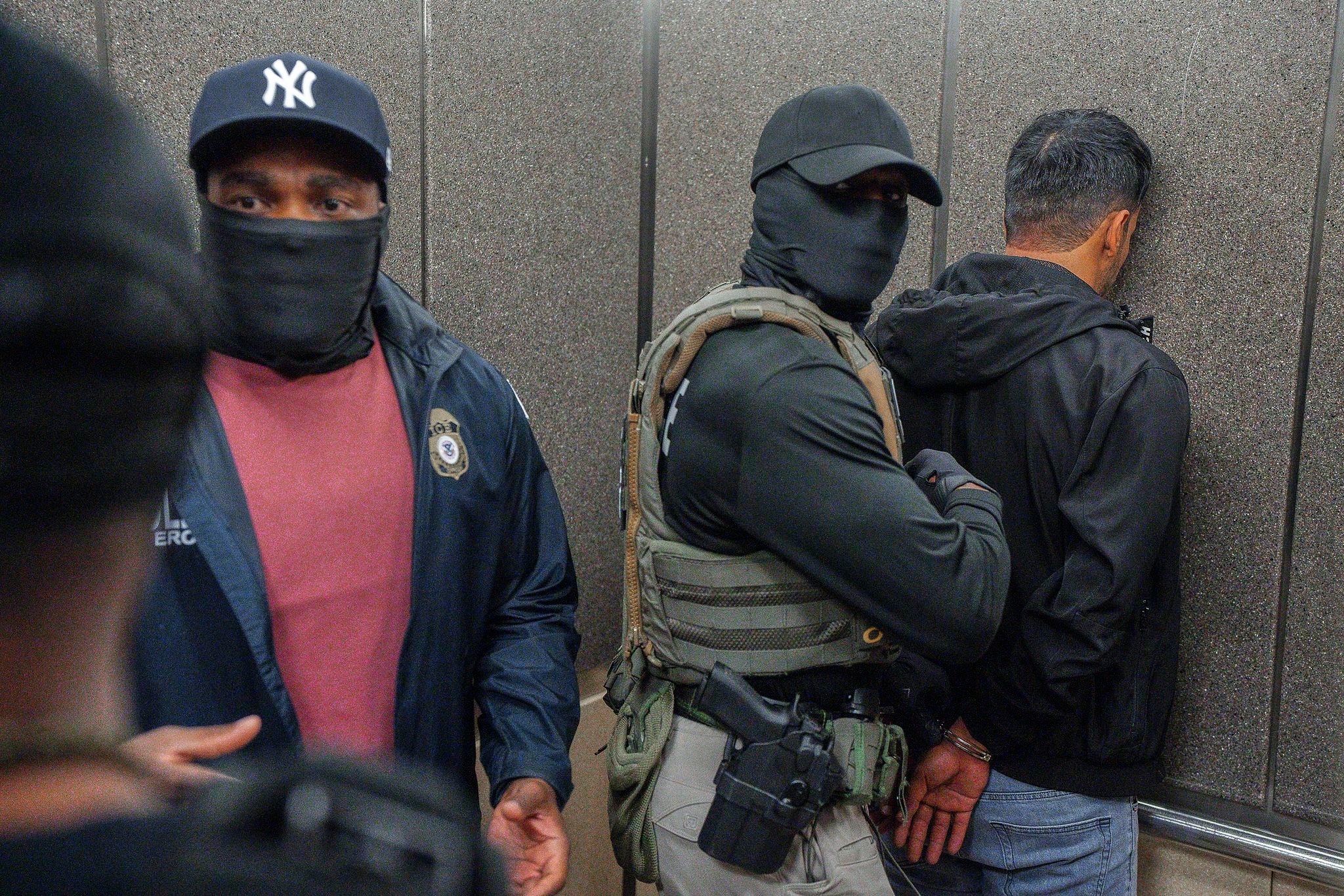 Volunteers flock to immigration courts to support migrants arrested in the hallways