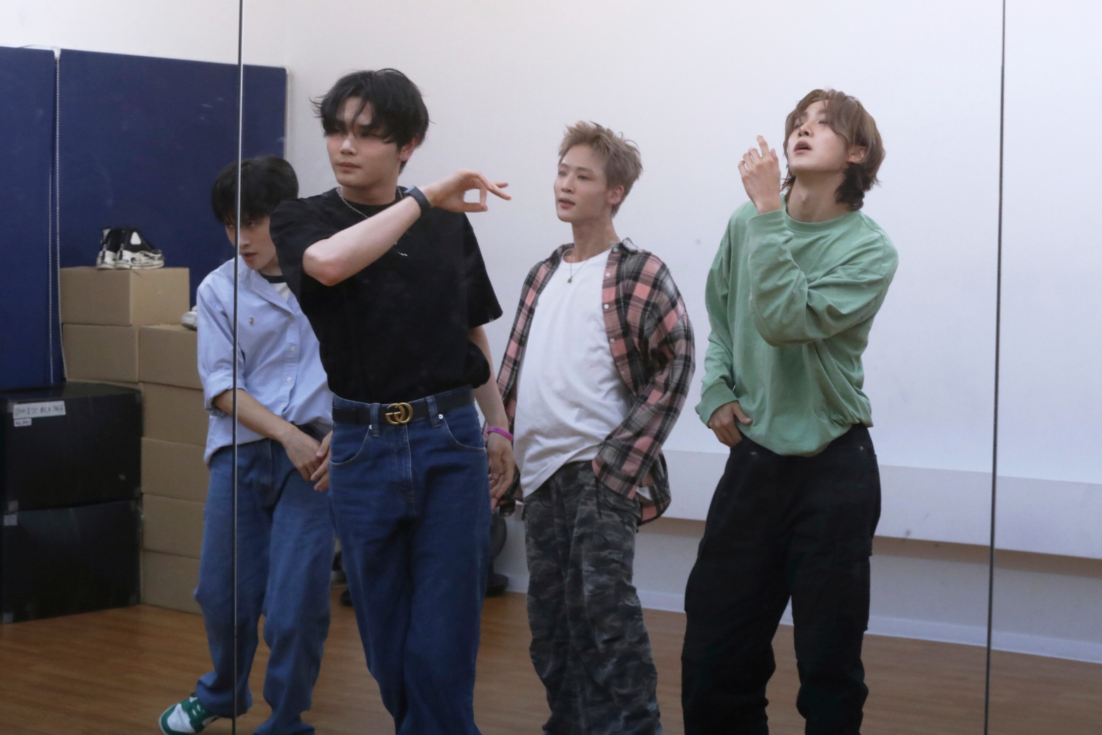 K-pop band 1VERSE debuts with 2 North Korean defector members