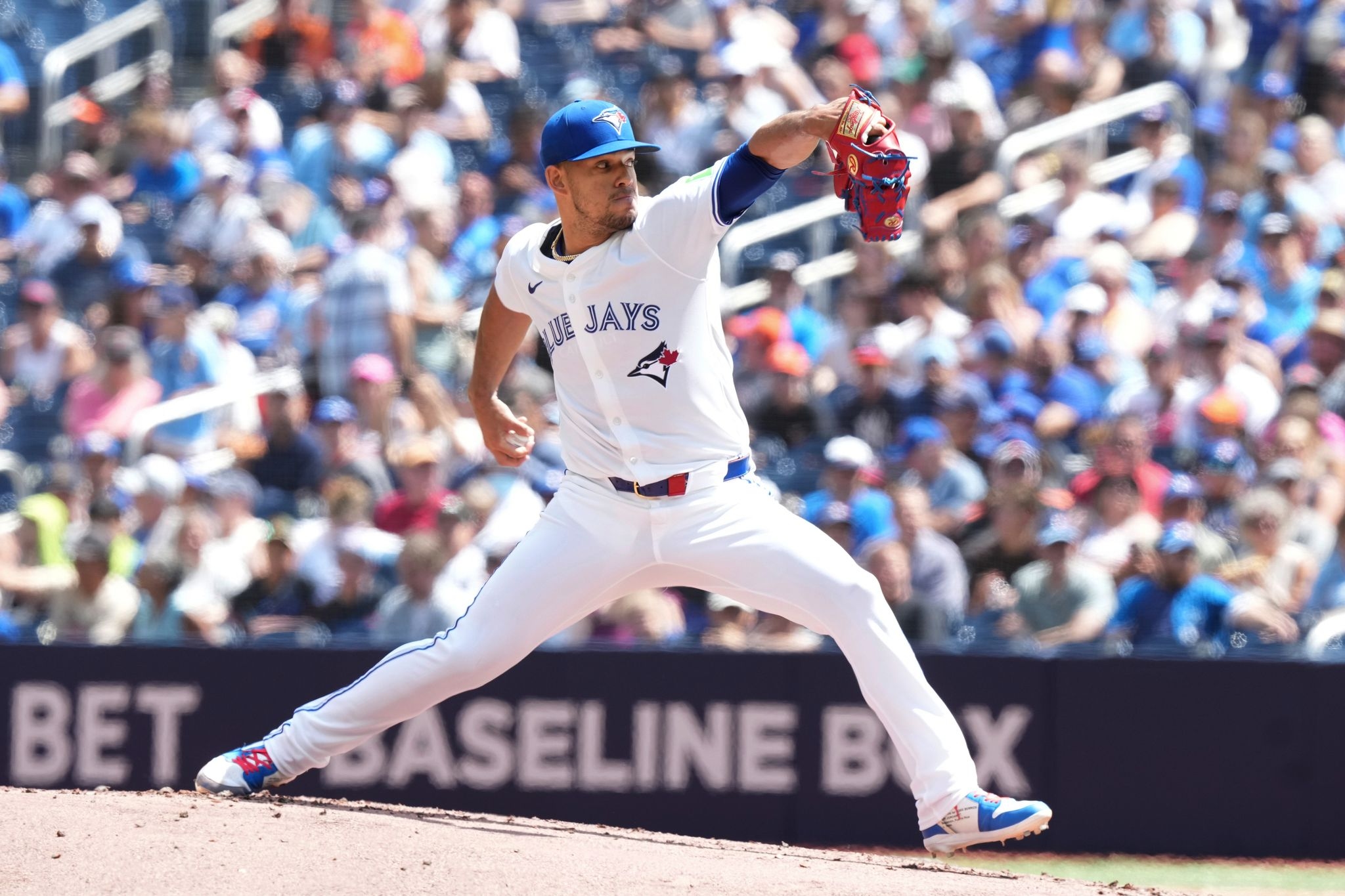 Blue Jays beat Giants 8-6, complete series sweep and match franchise record of 10 straight home wins