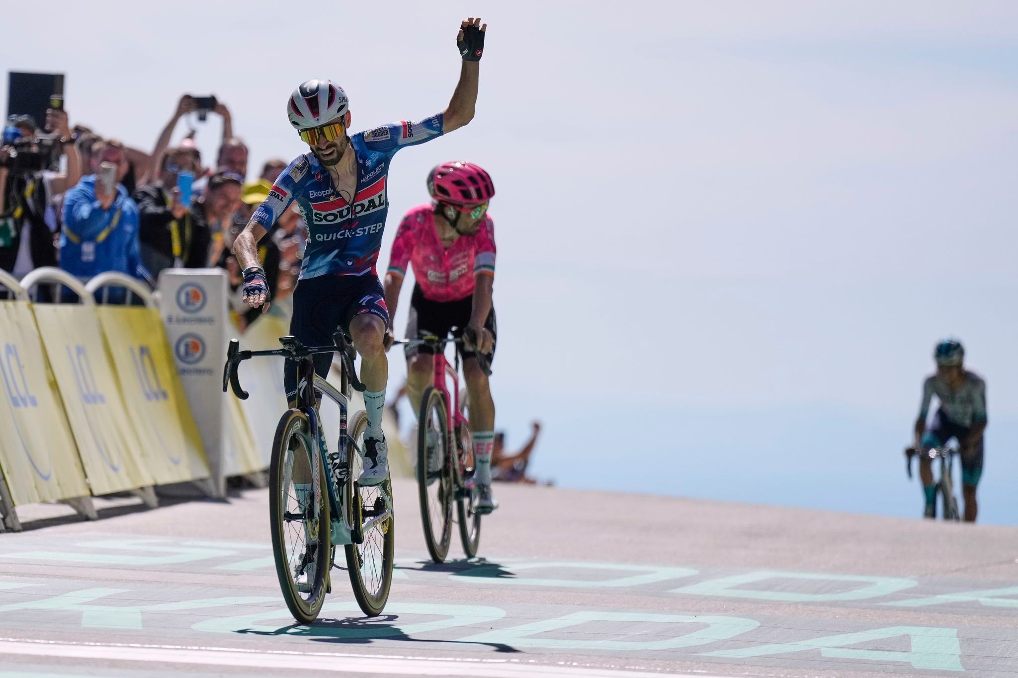 Paret Peintre wins on Mont Ventoux, Pogačar consolidates Tour de France lead