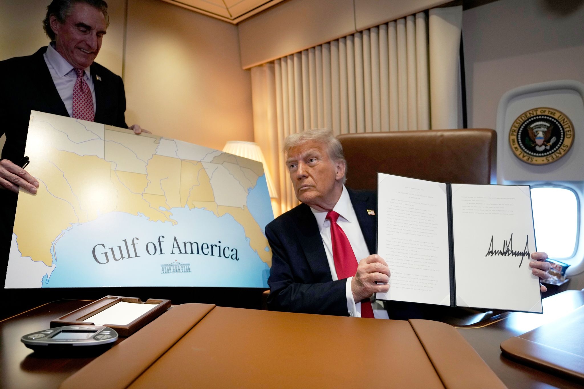 Appeals court won't reinstate AP access to presidential events