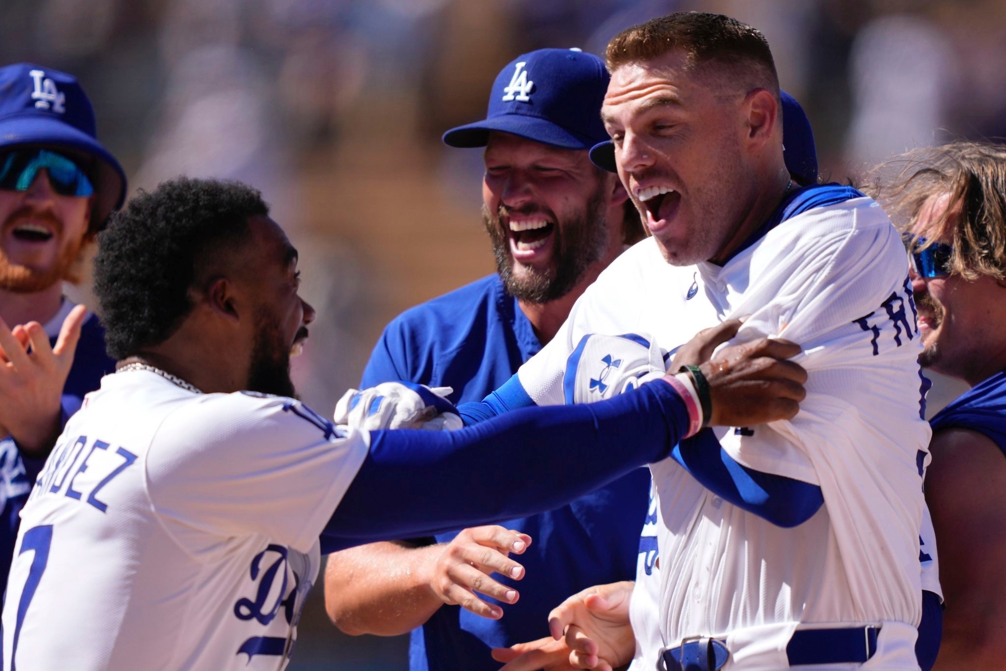 Ohtani homers in 5th straight game, Freeman drives in 2 runs in the 9th as Dodgers beat Twins 4-3