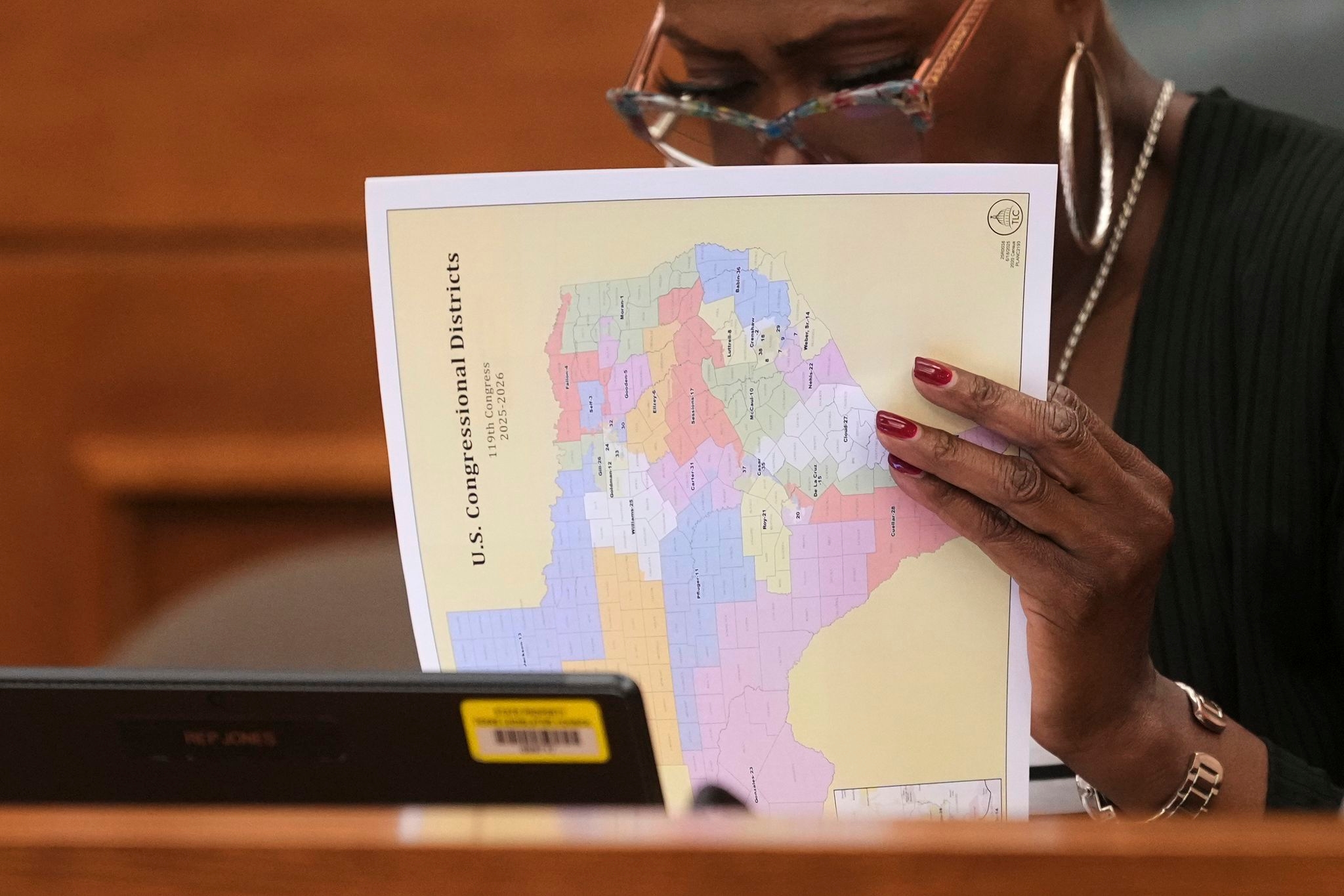 The White House wants more states to redraw House maps to help GOP. Democrats are readying a fight