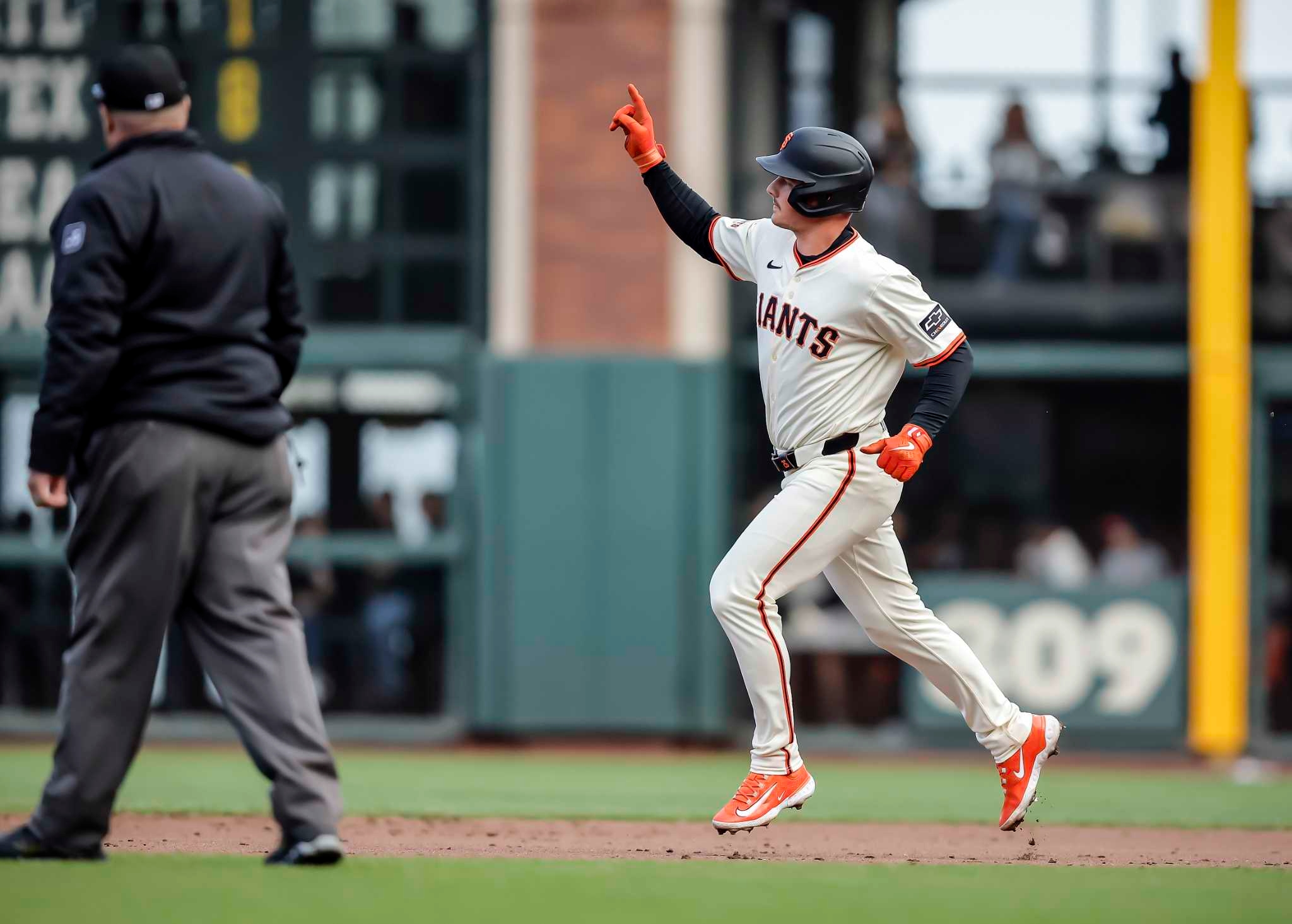 Giants swept by Mets to fall 3 back in wild-card race and within 2 games of .500