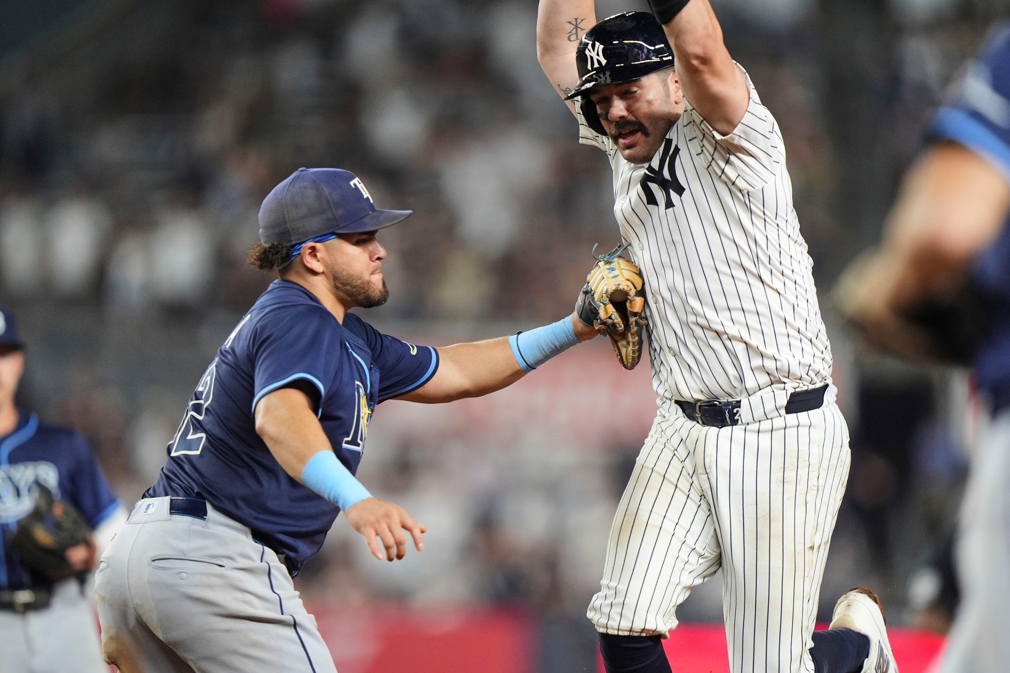 Austin Wells loses track of the outs in 9th inning and costs the Yankees a late opportunity