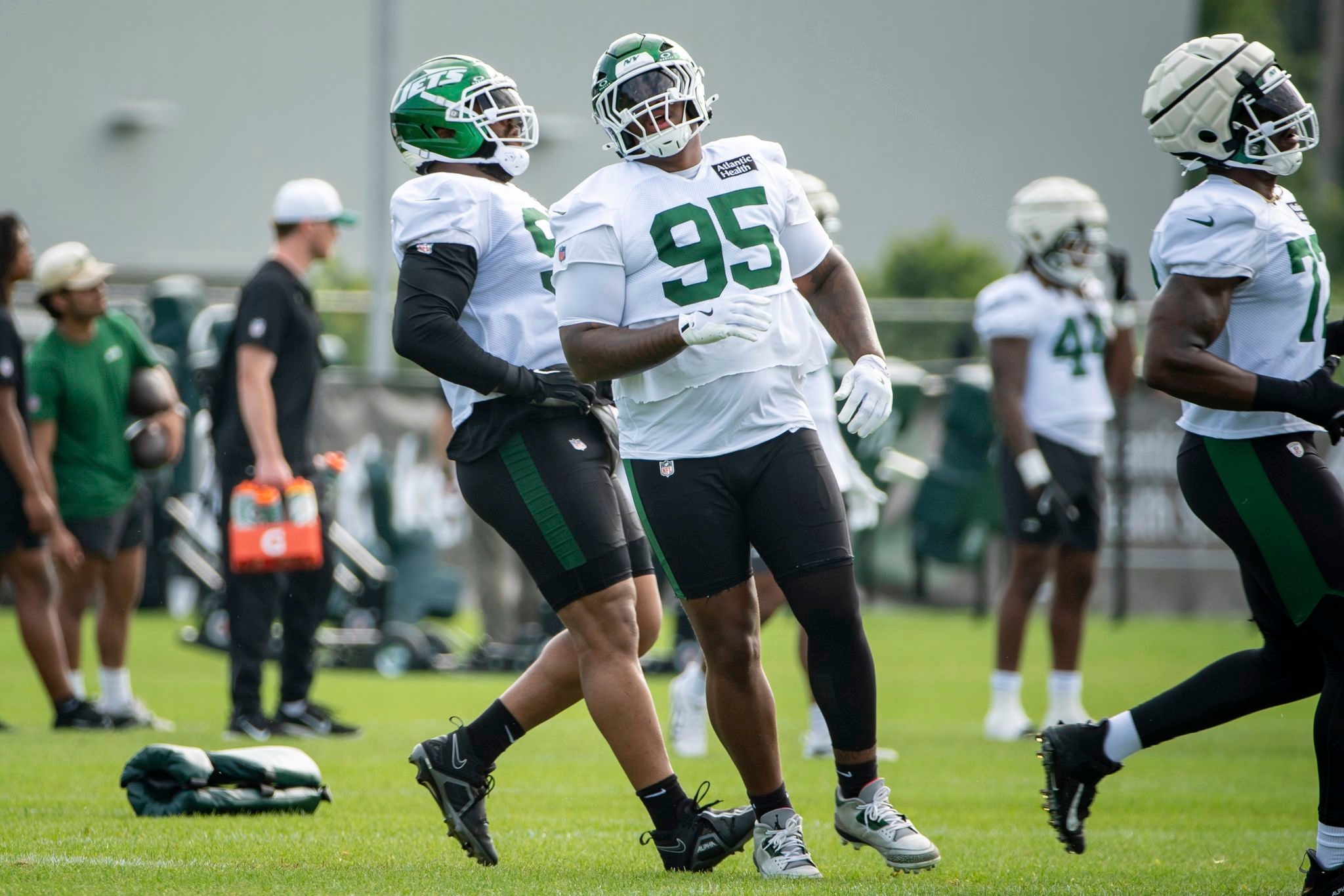 Jets' Quinnen Williams leaves practice after tweaking calf, Braelon Allen sits out with sore knee