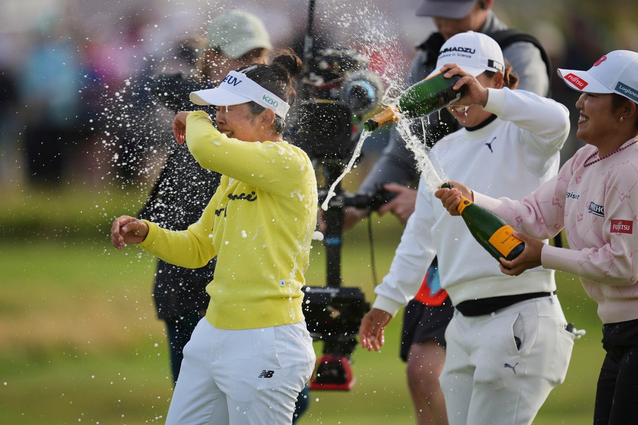 Miyu Yamashita of Japan wins the Women's British Open for her first major title