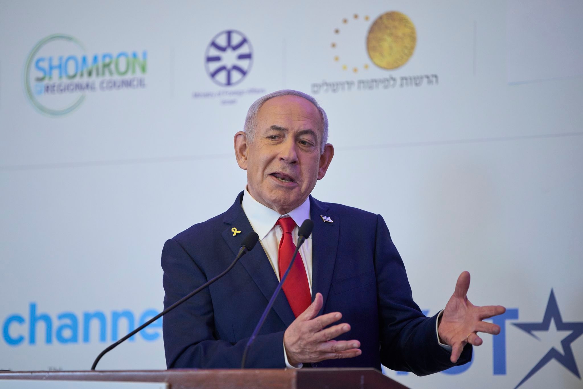 Israeli government votes to dismiss attorney general, escalating standoff with judiciary
