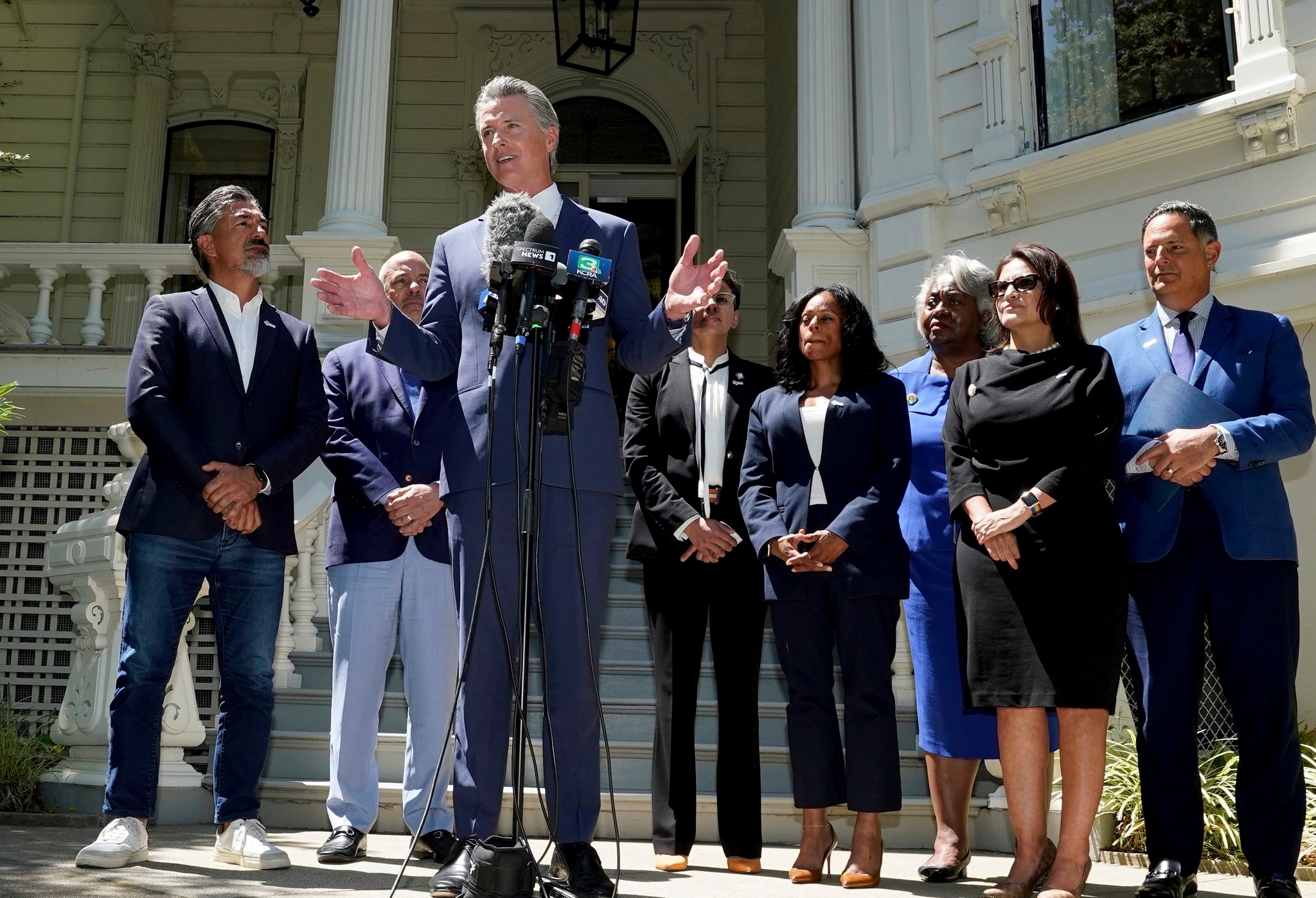 Texas and California joust for political advantage, with Trump power and US House majority in play