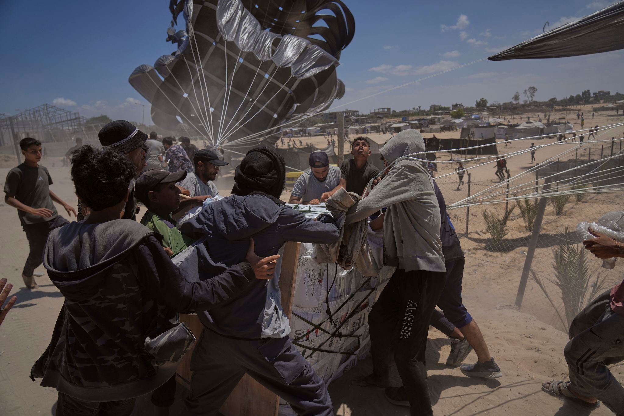 Netanyahu hints at expanded war in Gaza but former Israeli military and spy chiefs object