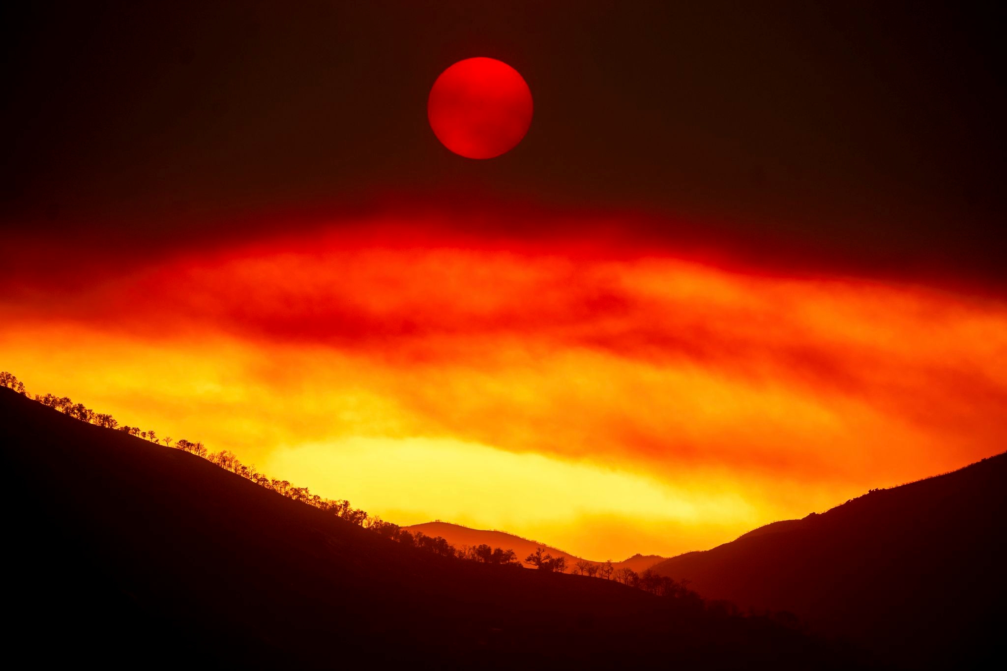 Massive central California wildfire threatens more than 800 structures and leaves 3 injured