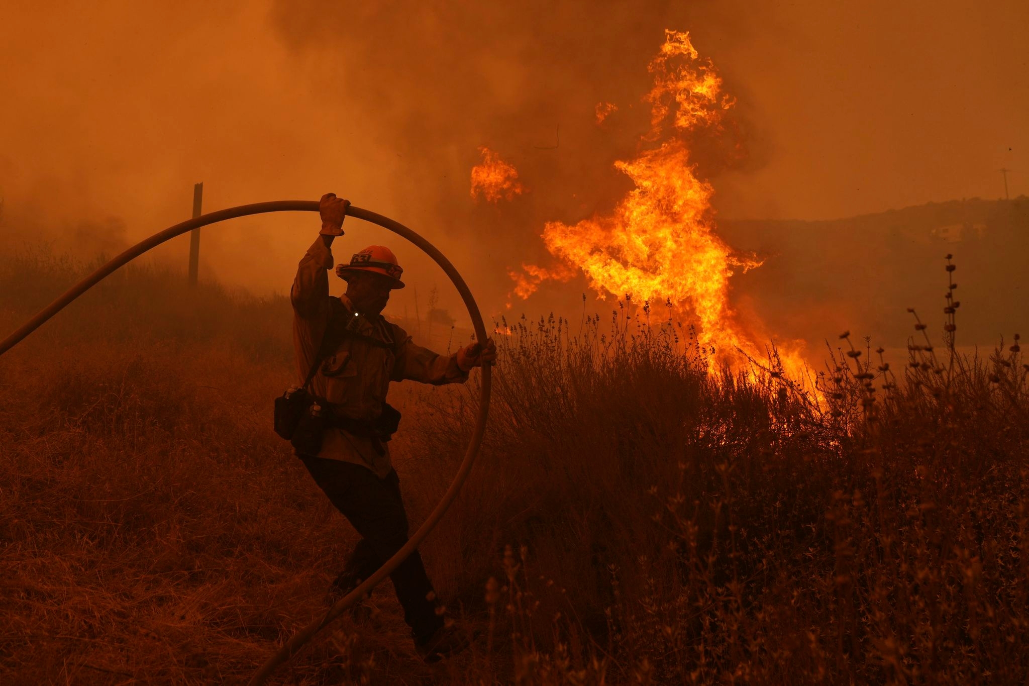 Fast-growing brush fire forces thousands to evacuate north of Los Angeles