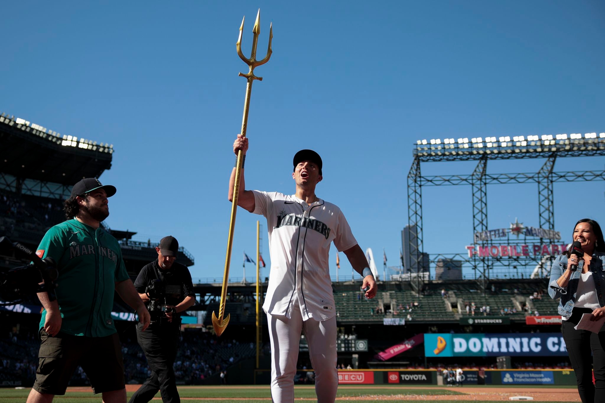 Canzone's walk-off single in 11th completes Mariners' sweep of White Sox