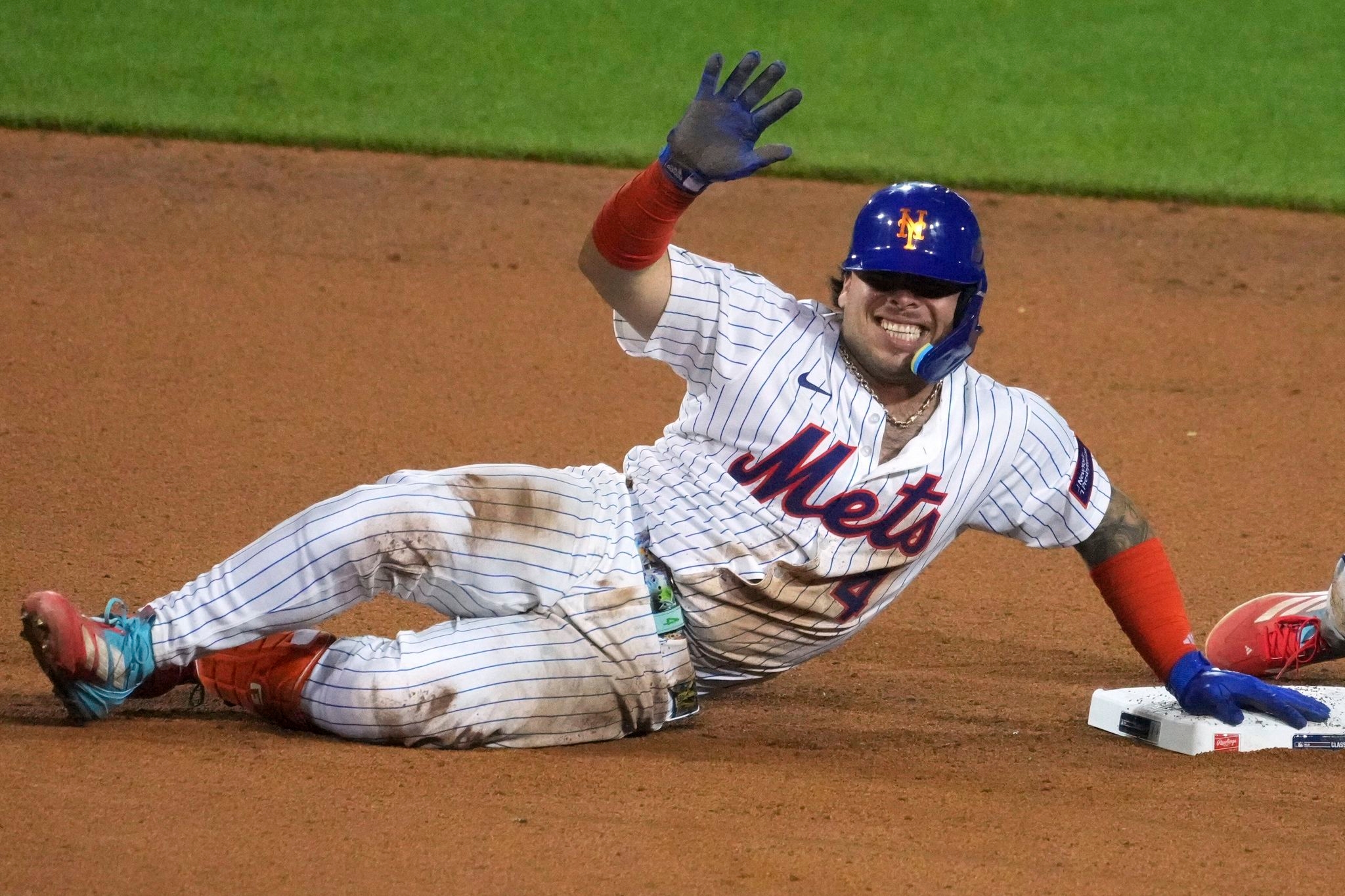 Mets place catcher Francisco Alvarez on injured list with thumb sprain