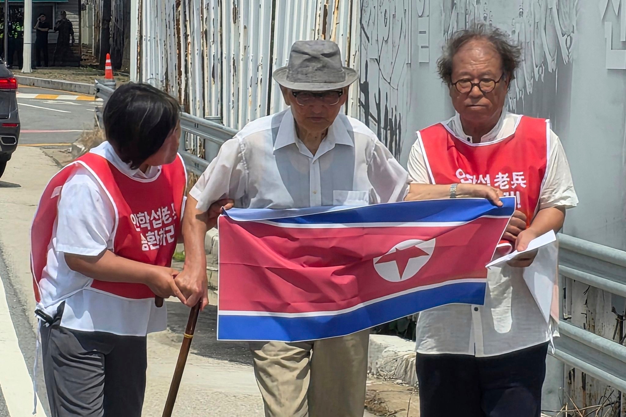 95-year-old former North Korean soldier in South campaigns to be sent to the North