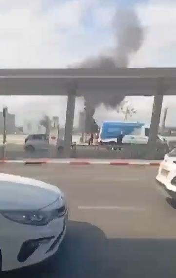 "فشلوا في اعتراضه"... بالفيديو: سقوط صاروخ يمني في محيط مطار بن غوريون