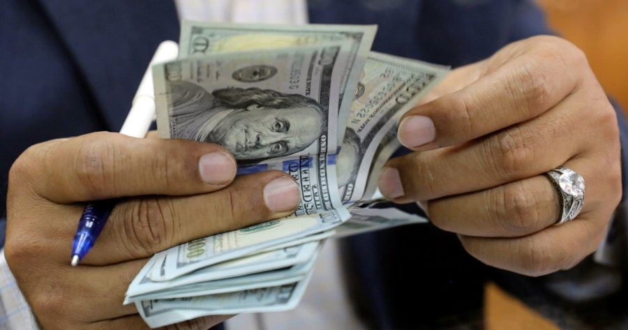 الدولار يتأرجح وسط ضبابية سياسية وتجارية… والأنظار تتجه نحو التضخم!