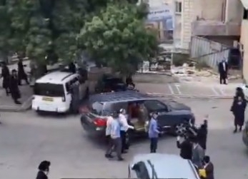 فوضى في بيت شيمش: متطرّفون من الحريديم يهاجمون إيتمار بن غفير وزوجته بسبب أعلام فلسطينية