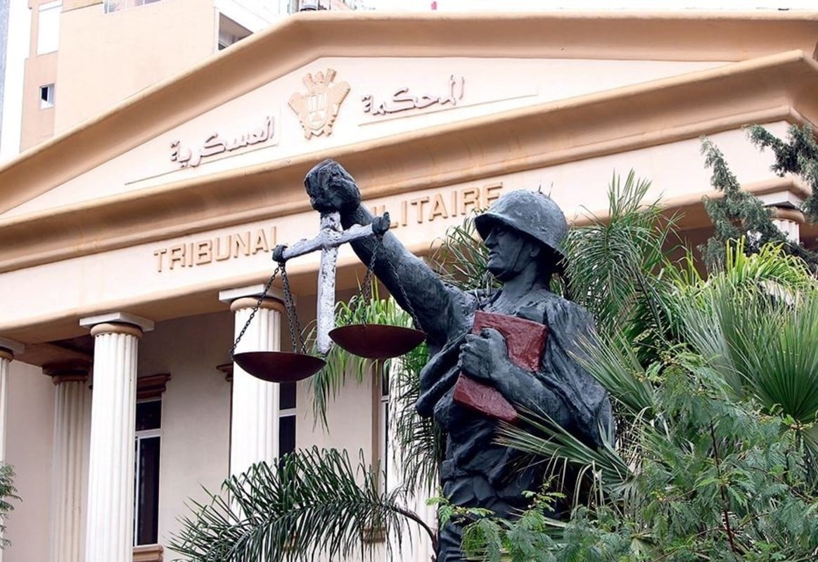 هذا ما حصل داخل قاعة المحكمة العسكرية أثناء محاكمة متهم بالتعامل