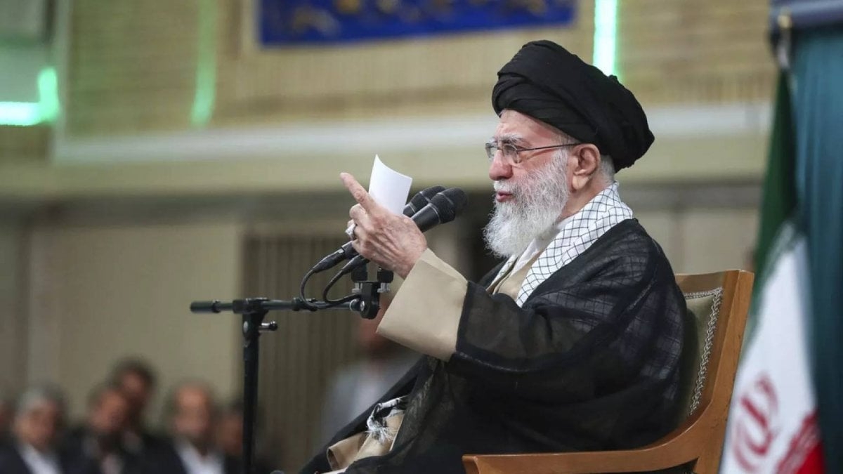 خامنئي يتوعّد إسرائيل بردّ قاسٍ ويُعيد تشكيل قيادة الجيش