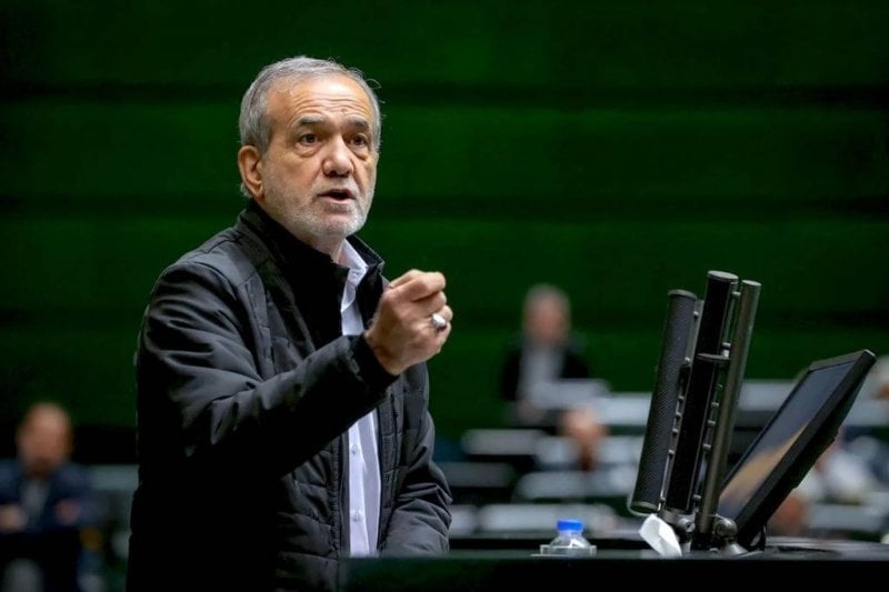 بزشكيان يرد على نتنياهو: "من يحرم سكان غزة من الماء والغذاء لا يمكن أن يجلبه إلى إيران"
