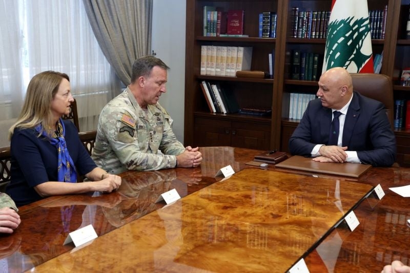 Meeting with Aoun, head of Centcom welcomes the deployment of the army in southern Lebanon