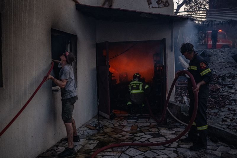EU helps to battle disastrous wildfires