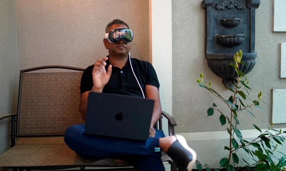 Apple's plans for AR glasses may not have been scrapped entirely