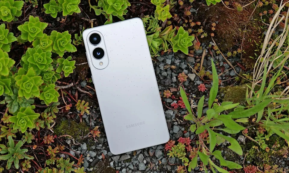 Trump threatens a 25 percent tariff on all smartphones not made in the US