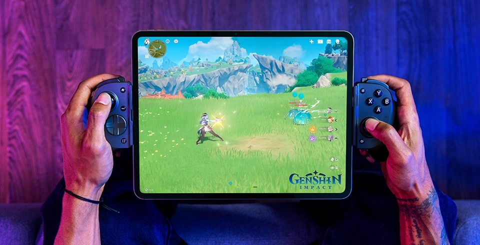Razer's new Kishi V3 controllers can fit up to a 13-inch iPad