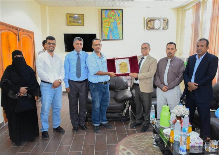 جامعة عدن تكرّم الدكتور محمد صالح عبادي تقديرًا لجهوده في خدمة التعليم والبحث العلمي