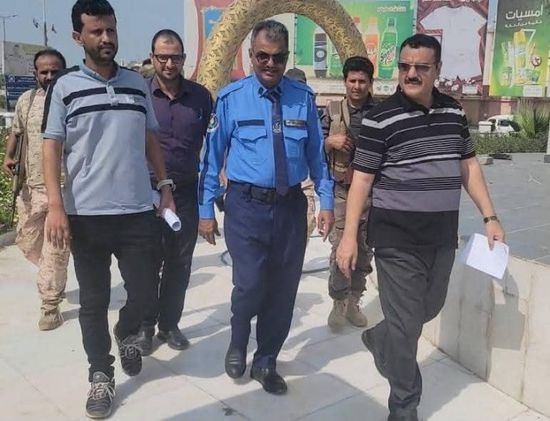 عدن تدشين مشروع تركيب الإشارات المرورية الضوئية في شوارع المنصورة
