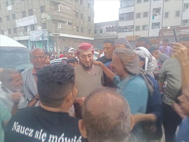 بعد ضجة إعلامية واسعة.. الإفراج عن إمام مسجد ساحة الشهداء الذي اعتُقل بسبب دعائه على إسرائيل
