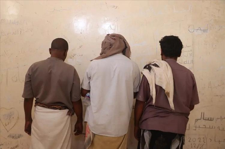 أجهزة الأمن في غيل بن يمين تباشر التحقيق في تفريغ غير قانوني لمادة الديزل المخصصة لكهرباء ساحل حضرموت