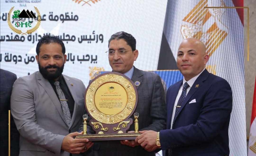 مصر- 'منظومه عمال مصر الاقتصادية' تحتفل بتخريج الدفعة الأولى للشباب الليبي وتكريم قيادات المنظومه بحضور وزير العمل والتأهيل بـ ليبيا ضمن مبادره صناعه كادر ليبي